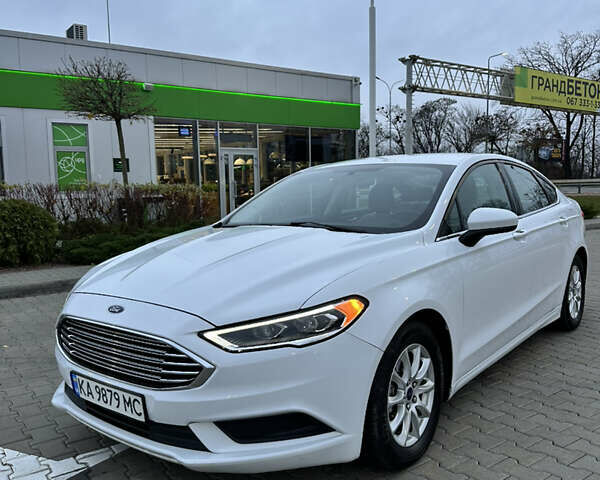 Белый Форд Фьюжн, объемом двигателя 2.49 л и пробегом 130 тыс. км за 12000 $, фото 1 на Automoto.ua