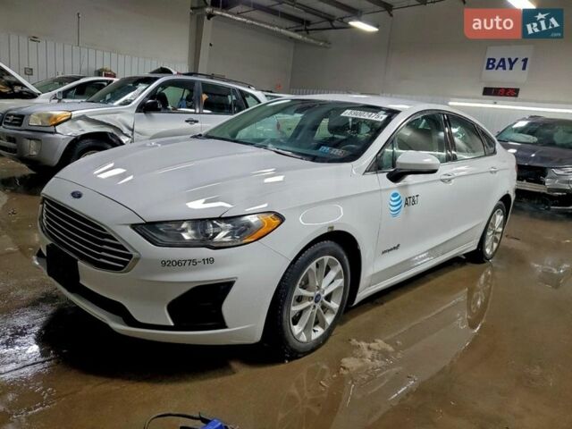 Білий Форд Фьюжен, об'ємом двигуна 2 л та пробігом 65 тис. км за 2300 $, фото 1 на Automoto.ua