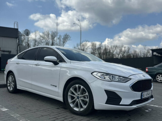 Белый Форд Фьюжн, объемом двигателя 2 л и пробегом 130 тыс. км за 14400 $, фото 1 на Automoto.ua