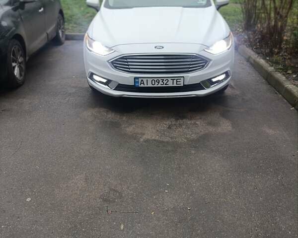 Білий Форд Фьюжен, об'ємом двигуна 2 л та пробігом 130 тис. км за 16850 $, фото 1 на Automoto.ua