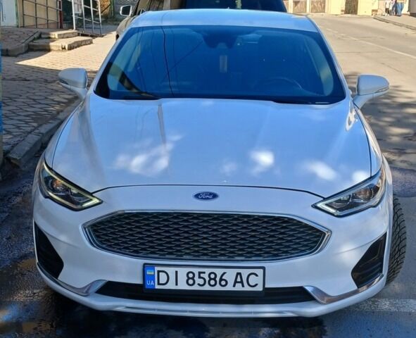 Білий Форд Фьюжен, об'ємом двигуна 2 л та пробігом 175 тис. км за 15200 $, фото 1 на Automoto.ua