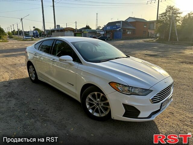 Білий Форд Фьюжен, об'ємом двигуна 2 л та пробігом 62 тис. км за 15500 $, фото 1 на Automoto.ua