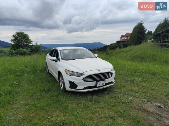 Белый Форд Фьюжн, объемом двигателя 2 л и пробегом 250 тыс. км за 18000 $, фото 1 на Automoto.ua