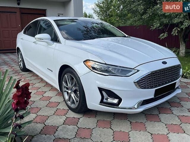 Білий Форд Фьюжен, об'ємом двигуна 2 л та пробігом 112 тис. км за 16500 $, фото 1 на Automoto.ua