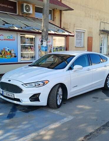 Белый Форд Фьюжн, объемом двигателя 2 л и пробегом 175 тыс. км за 15500 $, фото 1 на Automoto.ua