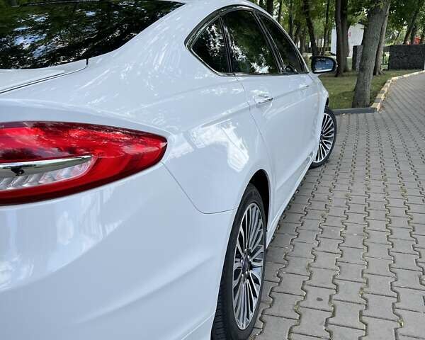 Білий Форд Фьюжен, об'ємом двигуна 2 л та пробігом 111 тис. км за 16000 $, фото 1 на Automoto.ua