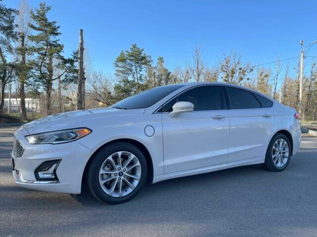 Белый Форд Фьюжн, объемом двигателя 2 л и пробегом 69 тыс. км за 22750 $, фото 1 на Automoto.ua