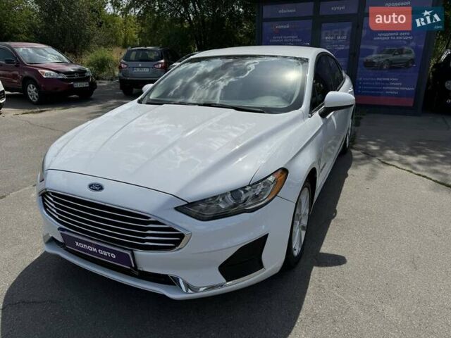 Білий Форд Фьюжен, об'ємом двигуна 2 л та пробігом 129 тис. км за 14900 $, фото 1 на Automoto.ua