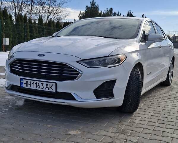 Белый Форд Фьюжн, объемом двигателя 2 л и пробегом 245 тыс. км за 14999 $, фото 1 на Automoto.ua