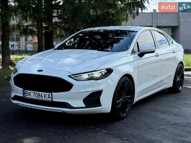 Білий Форд Фьюжен, об'ємом двигуна 1.5 л та пробігом 97 тис. км за 11200 $, фото 1 на Automoto.ua