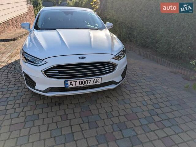 Білий Форд Фьюжен, об'ємом двигуна 2 л та пробігом 136 тис. км за 16300 $, фото 1 на Automoto.ua