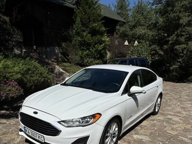 Белый Форд Фьюжн, объемом двигателя 2 л и пробегом 126 тыс. км за 14500 $, фото 1 на Automoto.ua