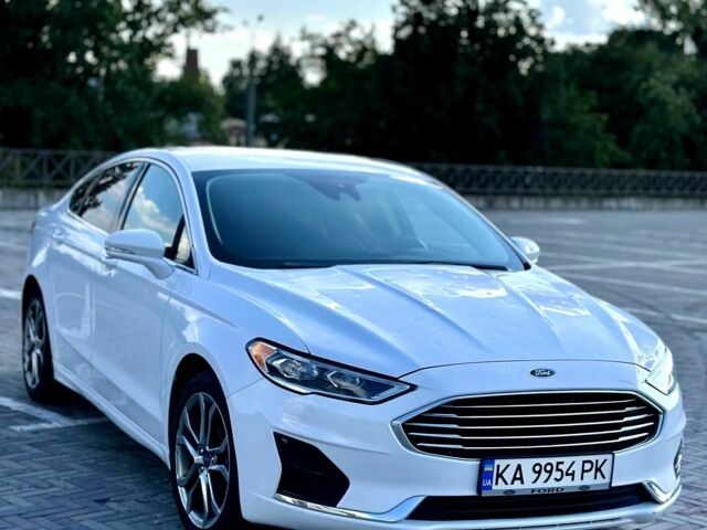 Білий Форд Фьюжен, об'ємом двигуна 1.5 л та пробігом 171 тис. км за 12998 $, фото 1 на Automoto.ua