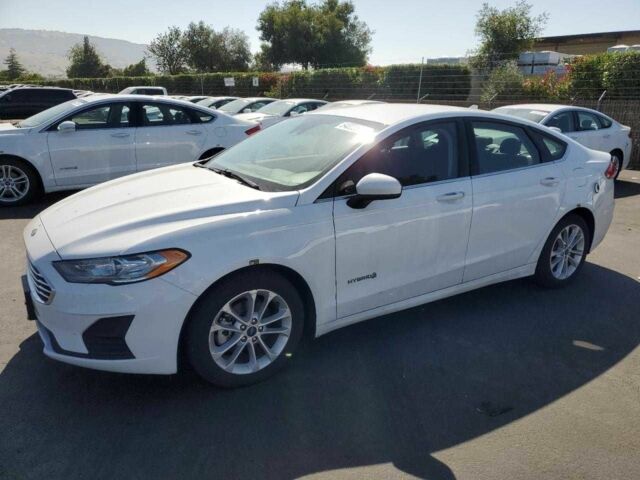 Форд Фьюжен 2019 у Львові на Automoto.ua Білий Форд Фьюжен, об'ємом двигуна 2 л та пробігом 52 тис. км за 2000 $, фото 1 на Automoto.ua