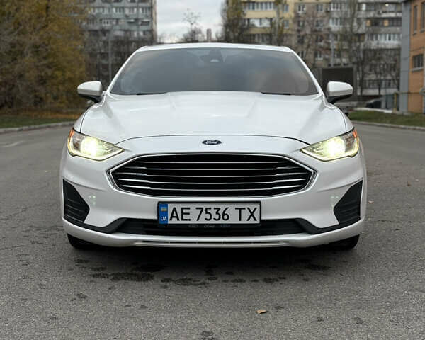 Белый Форд Фьюжн, объемом двигателя 2 л и пробегом 40 тыс. км за 15800 $, фото 1 на Automoto.ua