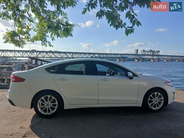 Белый Форд Фьюжн, объемом двигателя 1.5 л и пробегом 63 тыс. км за 13800 $, фото 1 на Automoto.ua