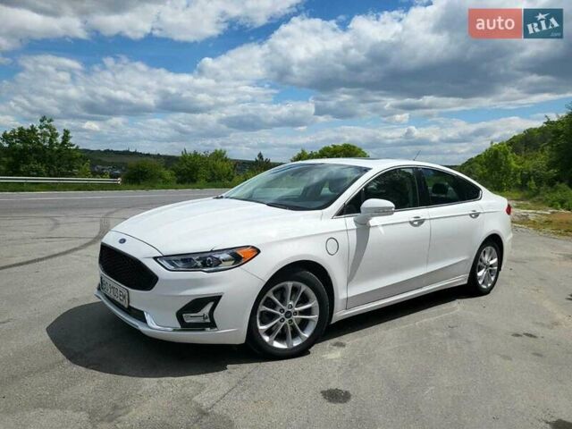 Белый Форд Фьюжн, объемом двигателя 2 л и пробегом 83 тыс. км за 20999 $, фото 1 на Automoto.ua