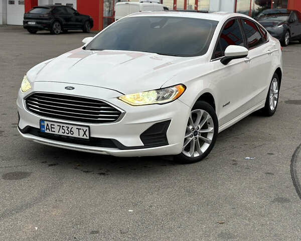 Белый Форд Фьюжн, объемом двигателя 2 л и пробегом 40 тыс. км за 14900 $, фото 1 на Automoto.ua