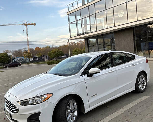 Белый Форд Фьюжн, объемом двигателя 2 л и пробегом 93 тыс. км за 17800 $, фото 1 на Automoto.ua