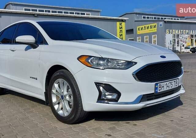 Белый Форд Фьюжн, объемом двигателя 2 л и пробегом 147 тыс. км за 18700 $, фото 1 на Automoto.ua