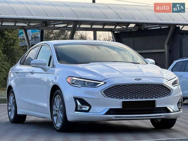 Белый Форд Фьюжн, объемом двигателя 2 л и пробегом 90 тыс. км за 17900 $, фото 1 на Automoto.ua