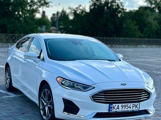 Білий Форд Фьюжен, об'ємом двигуна 1.5 л та пробігом 171 тис. км за 12999 $, фото 1 на Automoto.ua