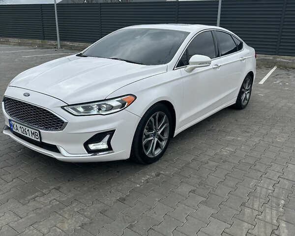 Білий Форд Фьюжен, об'ємом двигуна 2 л та пробігом 145 тис. км за 16300 $, фото 1 на Automoto.ua