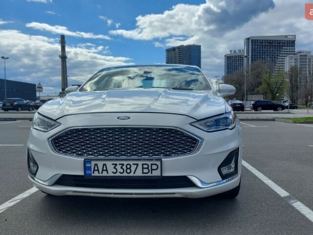 Білий Форд Фьюжен, об'ємом двигуна 2 л та пробігом 160 тис. км за 16000 $, фото 1 на Automoto.ua