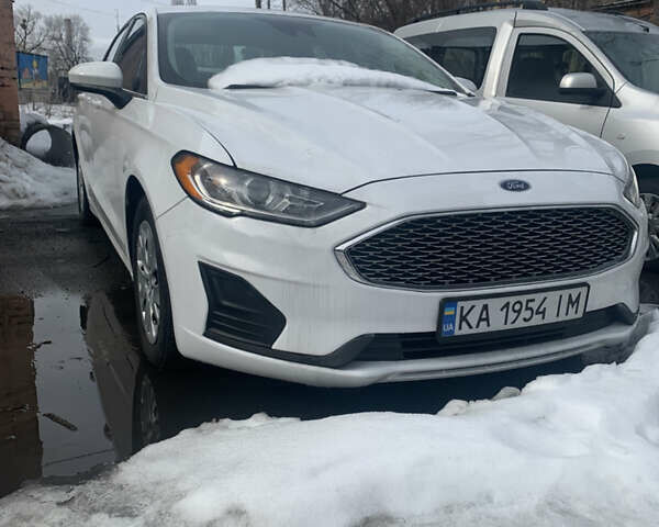 Білий Форд Фьюжен, об'ємом двигуна 2.49 л та пробігом 131 тис. км за 8500 $, фото 1 на Automoto.ua