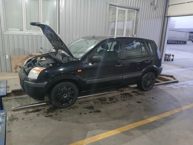 Черный Форд Фьюжн, объемом двигателя 0 л и пробегом 185 тыс. км за 5100 $, фото 1 на Automoto.ua