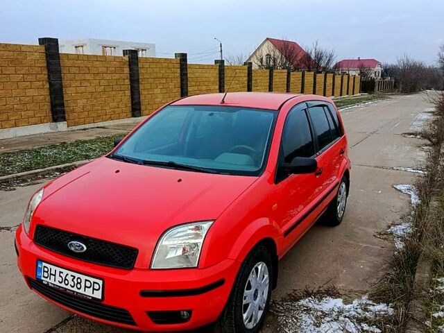 Красный Форд Фьюжн, объемом двигателя 1.4 л и пробегом 151 тыс. км за 4099 $, фото 1 на Automoto.ua