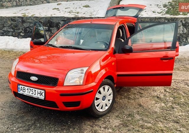 Красный Форд Фьюжн, объемом двигателя 1.4 л и пробегом 298 тыс. км за 3850 $, фото 1 на Automoto.ua