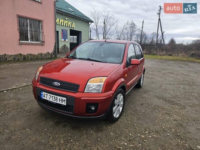 Красный Форд Фьюжн, объемом двигателя 1.6 л и пробегом 215 тыс. км за 4750 $, фото 1 на Automoto.ua