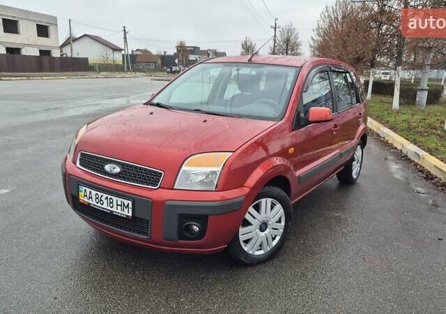 Красный Форд Фьюжн, объемом двигателя 1.6 л и пробегом 147 тыс. км за 4750 $, фото 1 на Automoto.ua