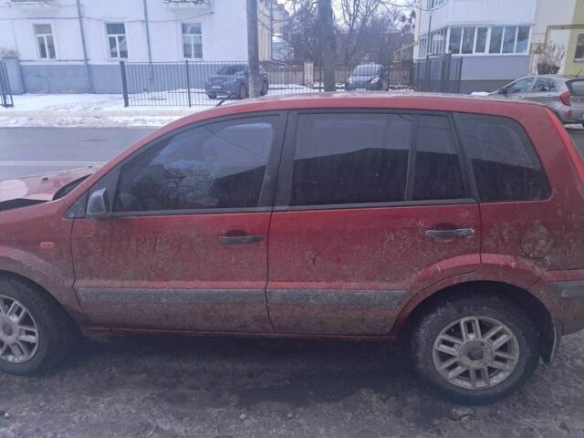 Красный Форд Фьюжн, объемом двигателя 1.4 л и пробегом 189 тыс. км за 1400 $, фото 1 на Automoto.ua