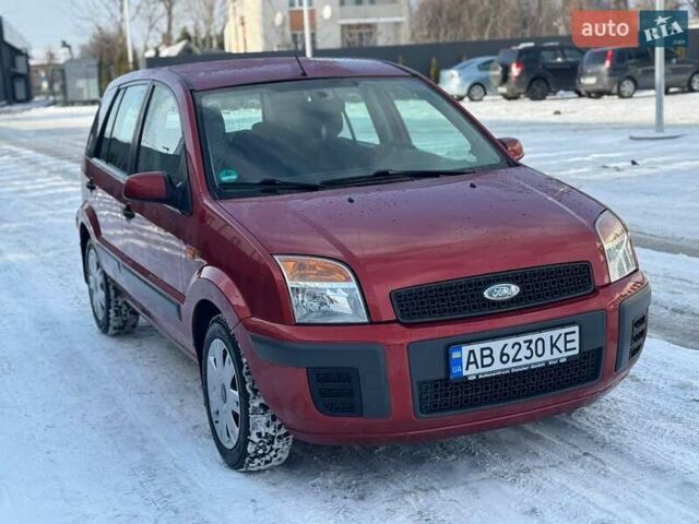 Красный Форд Фьюжн, объемом двигателя 1.39 л и пробегом 194 тыс. км за 5200 $, фото 1 на Automoto.ua