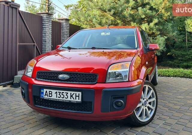 Красный Форд Фьюжн, объемом двигателя 1.4 л и пробегом 129 тыс. км за 6100 $, фото 1 на Automoto.ua