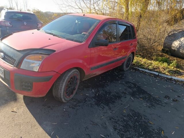 Красный Форд Фьюжн, объемом двигателя 1 л и пробегом 178 тыс. км за 3100 $, фото 1 на Automoto.ua