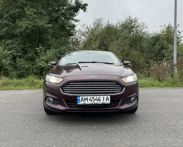 Красный Форд Фьюжн, объемом двигателя 2 л и пробегом 291 тыс. км за 8500 $, фото 1 на Automoto.ua