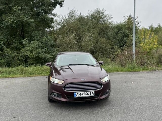 Красный Форд Фьюжн, объемом двигателя 2 л и пробегом 289 тыс. км за 8600 $, фото 1 на Automoto.ua