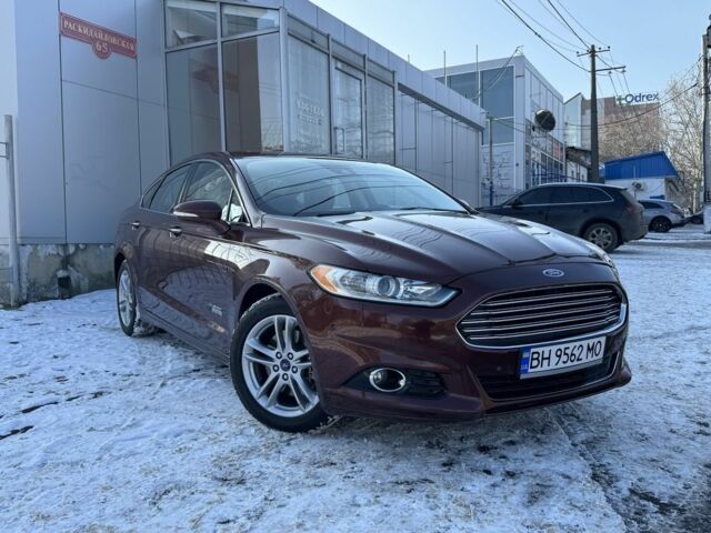 Красный Форд Фьюжн, объемом двигателя 2 л и пробегом 125 тыс. км за 10900 $, фото 1 на Automoto.ua