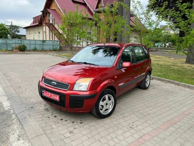 Красный Форд Фьюжн, объемом двигателя 1.3 л и пробегом 155 тыс. км за 3999 $, фото 1 на Automoto.ua
