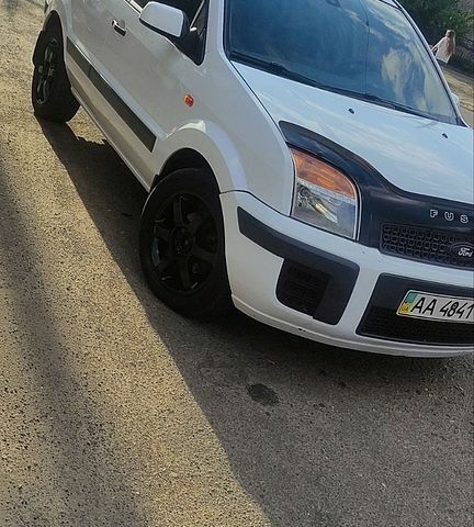Форд Фьюжн, объемом двигателя 1.4 л и пробегом 216 тыс. км за 4000 $, фото 1 на Automoto.ua