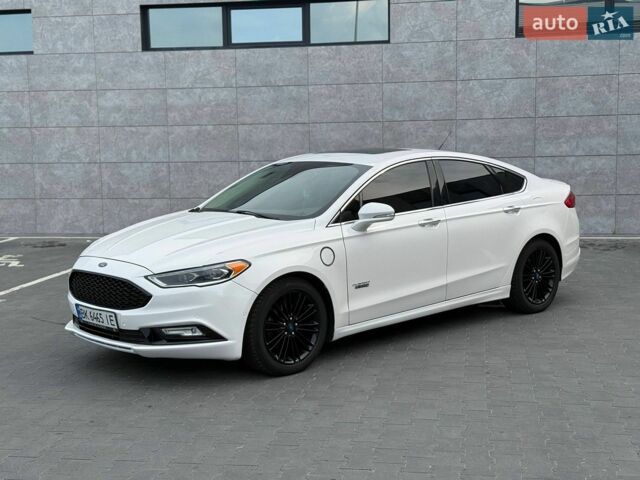 Форд Фьюжен, об'ємом двигуна 2 л та пробігом 127 тис. км за 15999 $, фото 1 на Automoto.ua