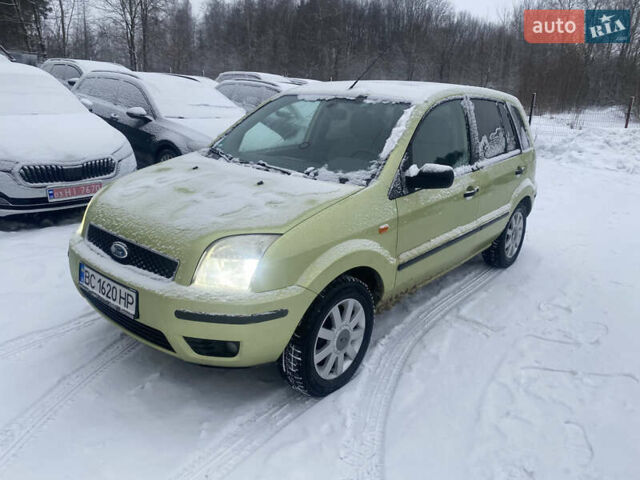 Желтый Форд Фьюжн, объемом двигателя 1.4 л и пробегом 270 тыс. км за 3800 $, фото 1 на Automoto.ua