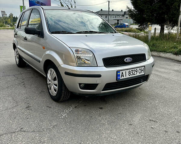 Серый Форд Фьюжн, объемом двигателя 1.39 л и пробегом 250 тыс. км за 3950 $, фото 1 на Automoto.ua