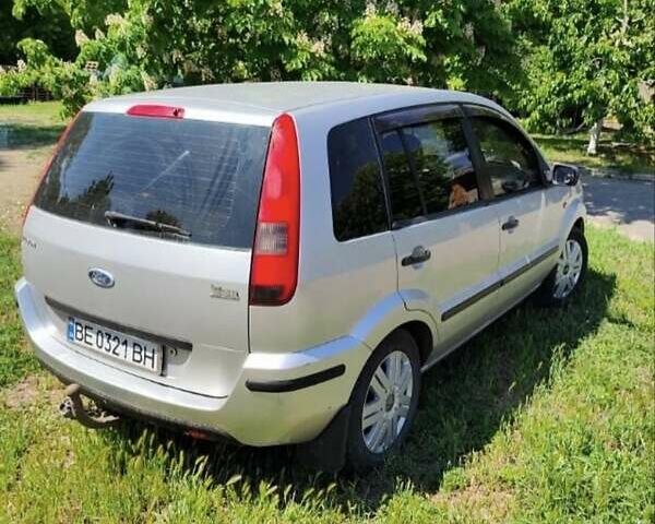 Серый Форд Фьюжн, объемом двигателя 1.6 л и пробегом 200 тыс. км за 4000 $, фото 1 на Automoto.ua