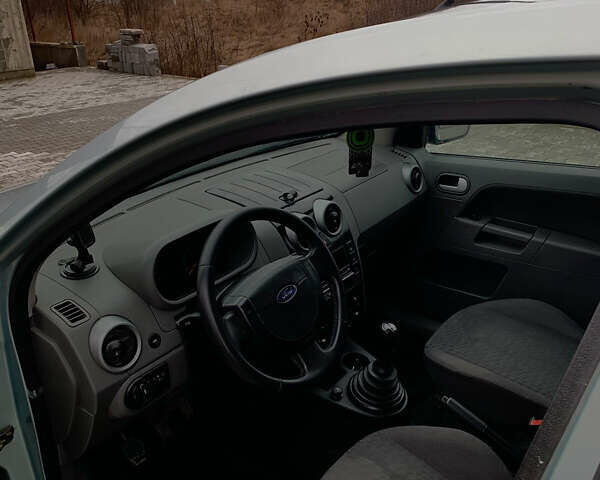 Серый Форд Фьюжн, объемом двигателя 1.39 л и пробегом 230 тыс. км за 2900 $, фото 1 на Automoto.ua