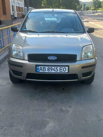 Серый Форд Фьюжн, объемом двигателя 1.4 л и пробегом 233 тыс. км за 3600 $, фото 1 на Automoto.ua