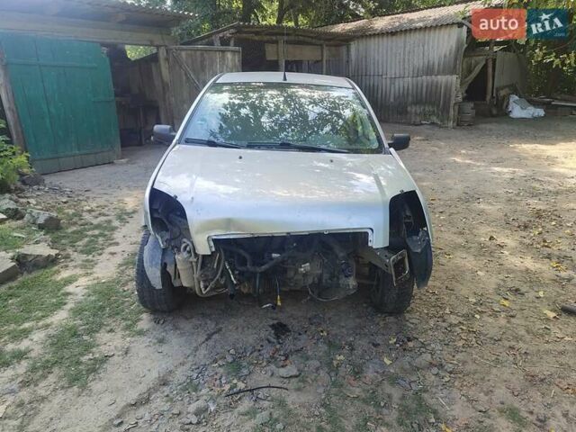 Форд Фьюжн 2004 в Теплике на Automoto.ua Серый Форд Фьюжн, объемом двигателя 1.39 л и пробегом 220 тыс. км за 1800 $, фото 1 на Automoto.ua